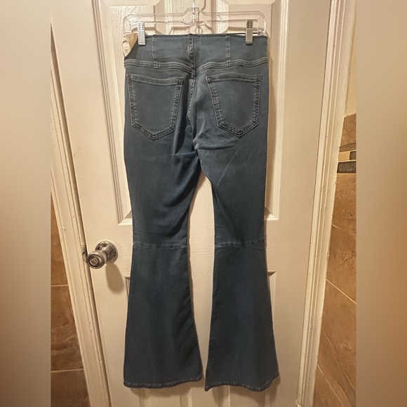 NWT Free People Pull on Flare Jeans Size 28 - Picture 5 of 9